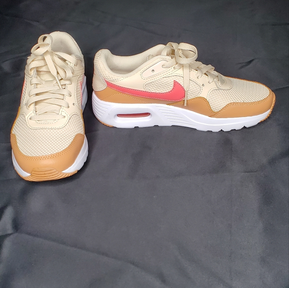Nike Size 8 Woman's Air Max in Sand, Neutral, and Pink